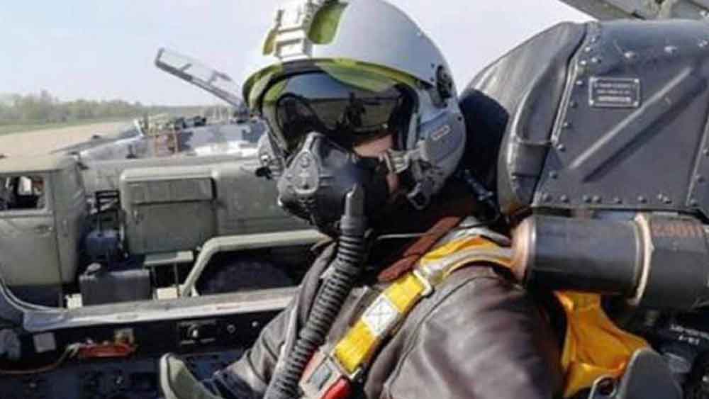 ‘ঘোস্ট অব কিভ’-এর আসল নাম মেজর স্টেপান তারাবালকা। বেশ কয়েকটি সংবাদমাধ্যমের দাবি, গত ১৩ মার্চ রুশ বাহিনীর উপর হামলা চালানোর সময় শত্রুপক্ষের গোলায় তাঁর মিগ ২৯ বিমান ধ্বংস হয়ে যায়। সেই হামলাতেই নিহত হন কিভের ‘ঘোস্ট’।