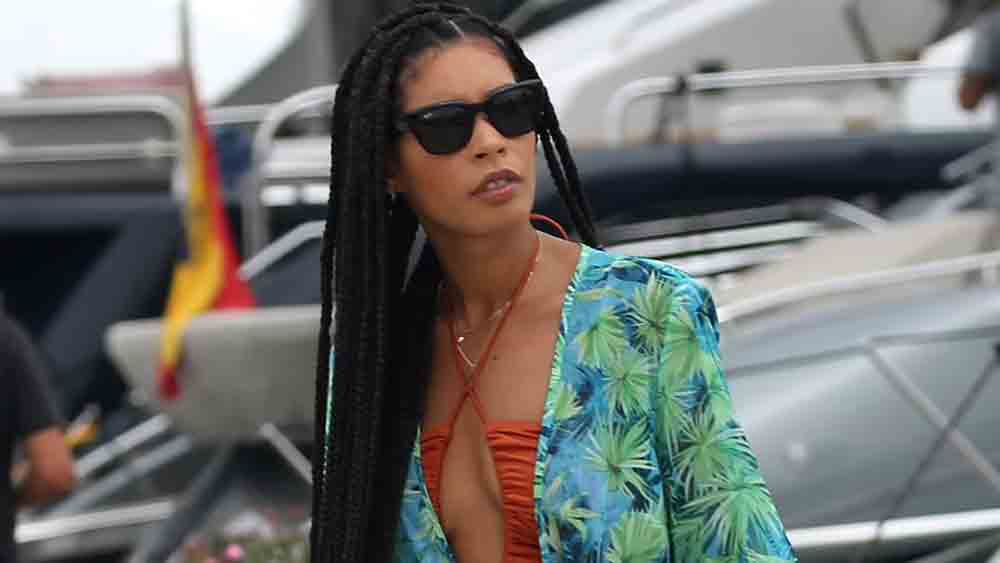 লন্ডনবাসী লিলিয়ান এক জন রাজনৈতিক বিশ্লেষক। আফ্রিকা সংক্রান্ত বিষয়ে স্নাতকোত্তর তিনি। পাঁচটি ভাষায় স্বচ্ছন্দে কথা বলতে পারেন। জার্মান ভাষা জানেন। তিনটি বিষয়ে ডিগ্রি রয়েছে তাঁর।