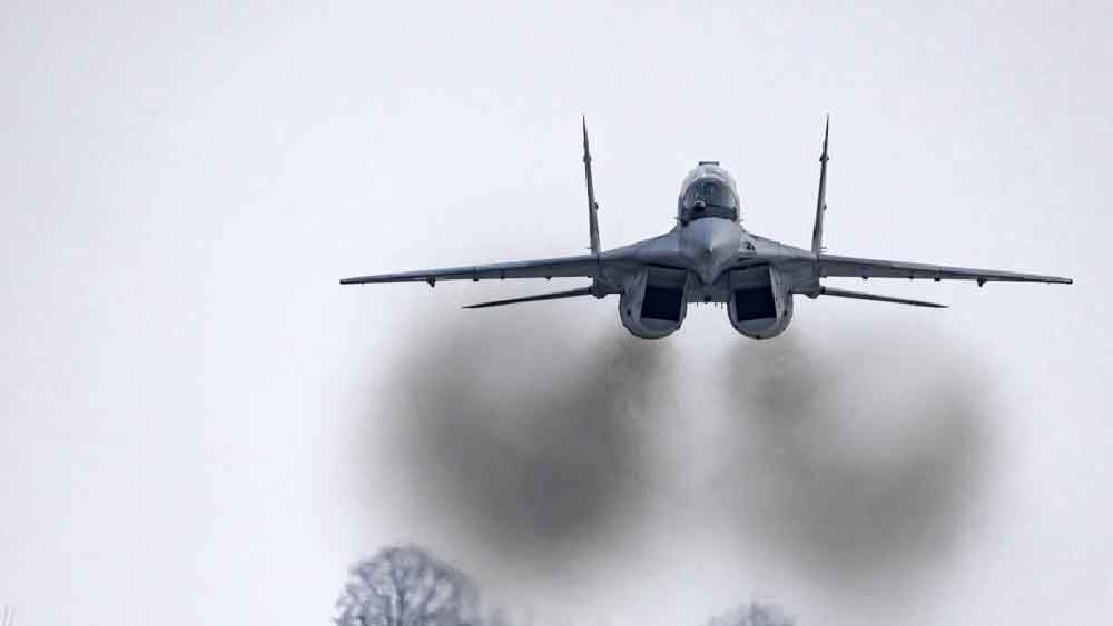 এর সঙ্গে মন্তব্য, ‘(আকাশপথে যুদ্ধে) ওস্তাদ বিমানচালক হতে গেলে কমপক্ষে পাঁচটি যুদ্ধবিমান ধ্বংস করা বা়ঞ্ছনীয়। তবে ‘ঘোস্ট অব কিভ’ তার দ্বিগুণ সংখ্যক বিমানকে গুলি করে মাটিতে নামিয়েছে।