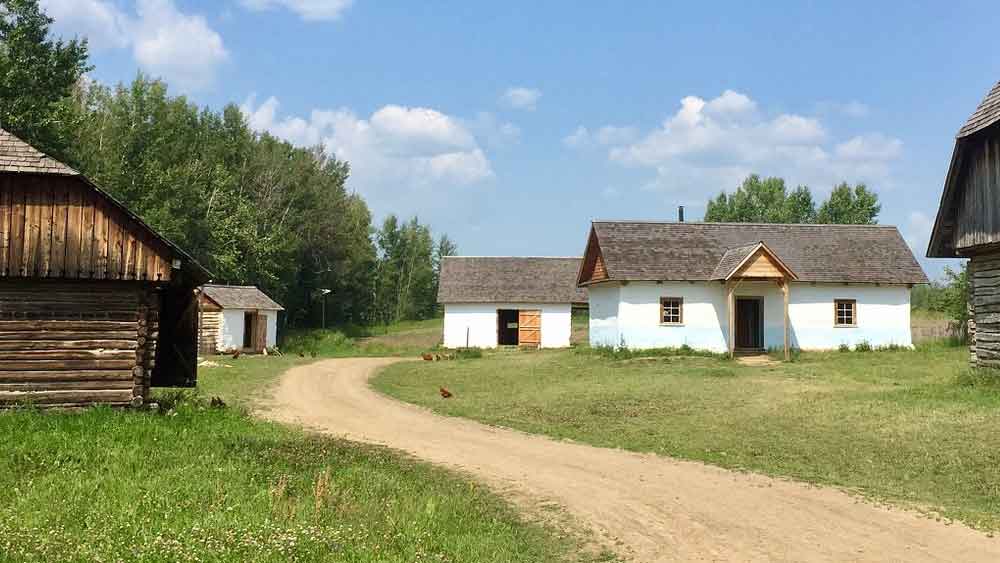 ‘দ্য টাইম’-এর প্রতিবেদন বলছে, পশ্চিম ইউক্রেনের ছোট্ট গ্রাম করোলিভকায় অতি সাধারণ পরিবারে জন্ম ‘ঘোস্ট অব কিভ’-এর।
