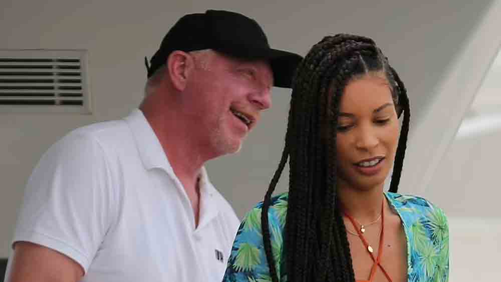 ২৫ বছর বয়সে স্কুল অব ওরিয়েন্টাল এবং আফ্রিকান স্টাডিস থেকে স্নাতকোত্তর পাশ করেন তিনি।