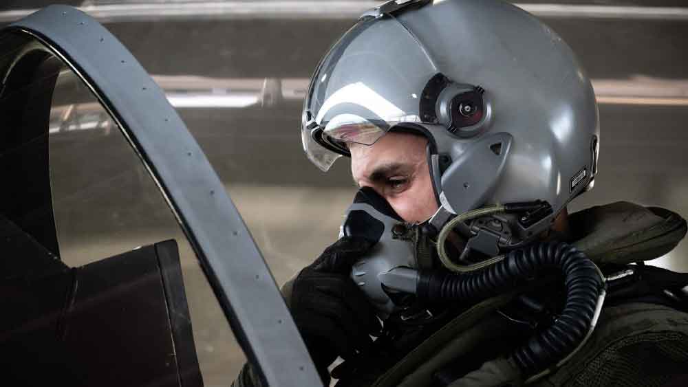 তারাবালকার মা নাটালিয়া বলেন, “বায়ুসেনার যখন মহড়া চলত, তারাবালকা আকাশের দিকে একদৃষ্টে তাকিয়ে থাকত। প্যারাট্রুপাররা কোথায় নামছেন সেই দিক বরাবর ছুটে যেত। ছোটবেলা থেকেই আকাশে ওড়ার স্বপ্ন দেখত ছেলে। মেঘের সঙ্গে খেলা করার স্বপ্ন দেখত ও।”