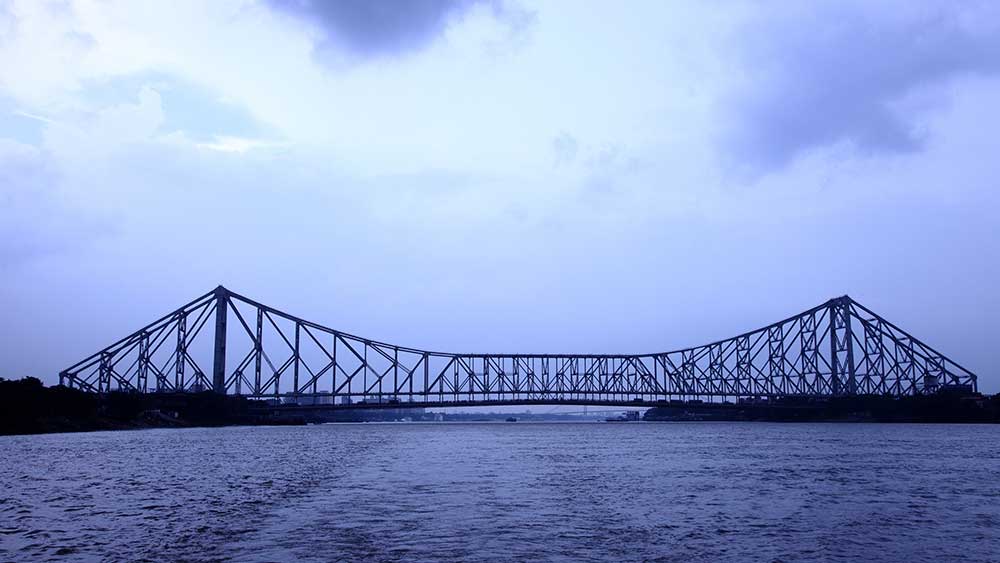 তবে আন্দামান থেকে ২০০০ কিমি দূরে থাকা বাংলায় এই ঘূর্ণাবর্তের প্রভাব পড়বে কি না, তা এখনই নিশ্চিত করে জানাচ্ছে না আবহাওয়া দফতর।