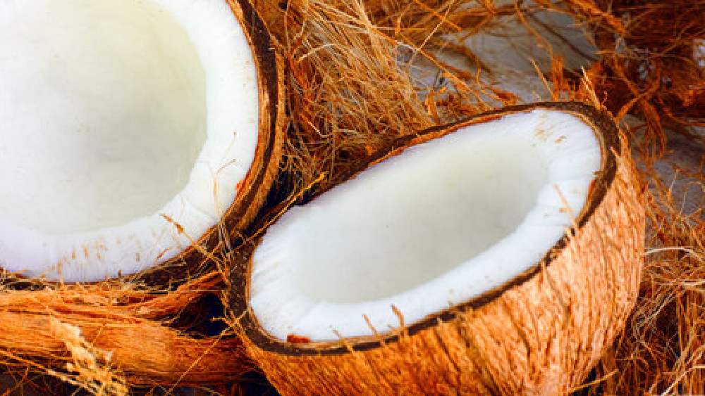 ডাবের শাঁস দিয়ে তৈরি করে নিতে পারেন ফেস মাস্কও। 