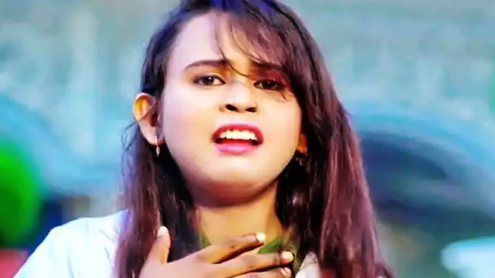 কিছু দিন আগেই এমএমএস কেলেঙ্কারিতে নাম জড়িয়েছে ভোজপুরি সিনেমার জনপ্রিয় গায়িকা শিল্পী রাজের।