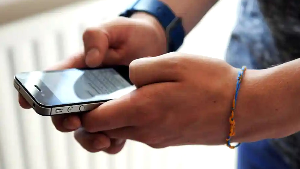 তবে এ বিষয়ে তিনি কাউকে সন্দেহ করছেন কি না সেই প্রসঙ্গে তাঁর মন্তব্য, যখন কেউ সিনেজগতে সাফল্যের সিঁড়ি চড়েন, তখন বহু মানুষ তাঁদের সম্পর্কে বিরূপ মন্তব্য করেন। তাঁদের চরিত্রে কালি ছেটাতে চান।