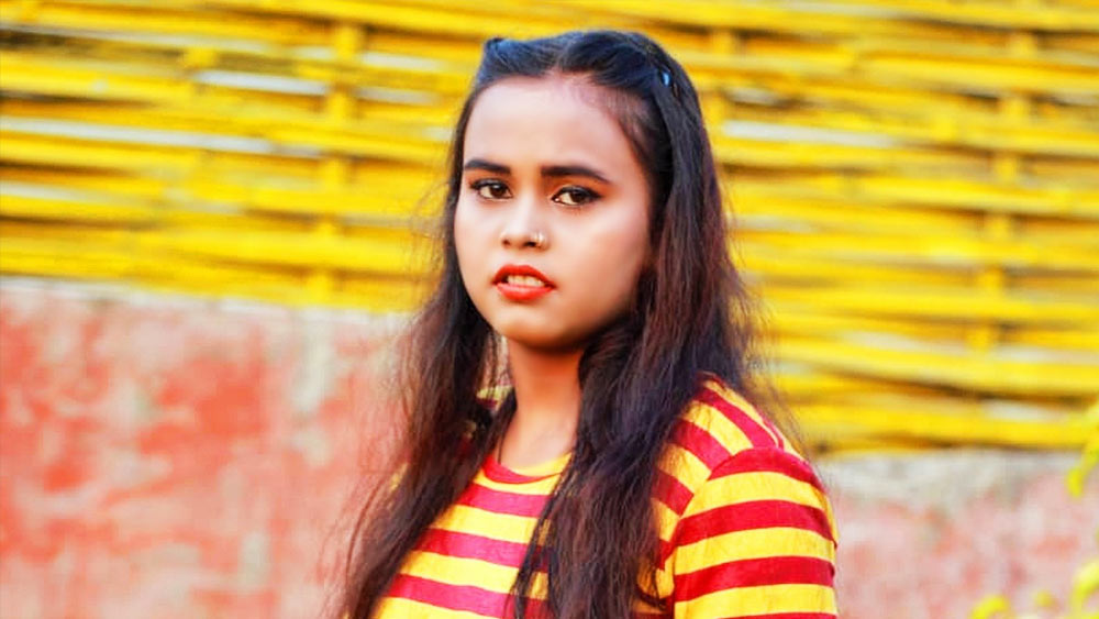 তবে এই বিতর্কিত ভিডিয়ো যদি সত্যিই তাঁর না হয়ে থাকে, তা হলে পুলিশের কাছে কেন অভিযোগ জানাননি গায়িকা?