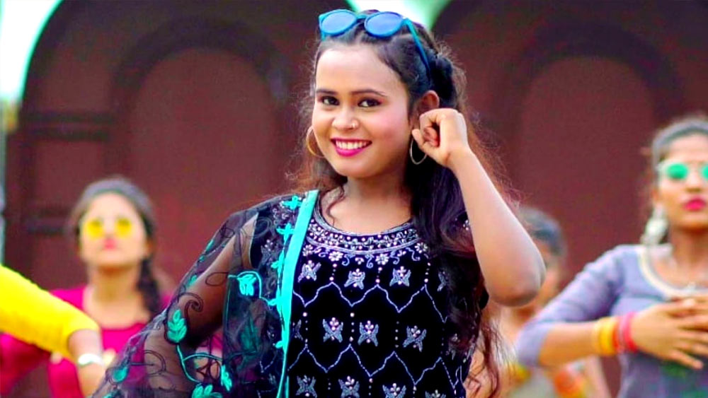 তবে এই বিষয়টি নিয়ে শিল্পীকে একটুও বিভ্রান্ত হতে হয়নি। তাঁর হয়ে নাকি তাঁর ‘স্যর’ সব কিছু সামলাচ্ছিলেন।