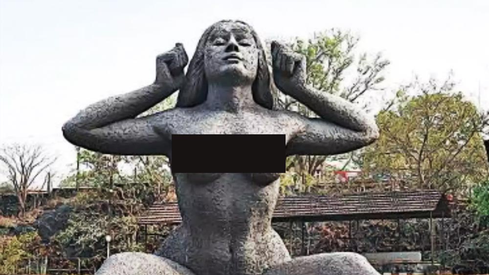 নগ্ন শরীর। উদ্ধত স্তন। দু’টি পা দু’দিকে ছড়ানো, হাত দু’টি উপরে তোলা। চোখ দু’টি বন্ধ। ৩০ ফুট উচ্চতার এই নগ্ন মূর্তি পর্যটকদের কাছে অন্যতম আকর্ষণ। বিশেষত, শিল্পবোদ্ধা এবং ইতিহাসপ্রেমীদের কাছে। এই ভাস্কর্যেরই সংস্কারে নামছেন বৃদ্ধ ভাস্কর।এই নগ্ন ভাস্কর্যের মাধ্যমে শ্বাশ্বত সৃজনশীলতাকে ফুটিয়ে তুলেছেন ভাস্কর। তবে এই মূর্তি নিয়েও কম বিতর্ক হয়নি। এমনকি, নগ্ন মূর্তিটি সরানোর চেষ্টাও হয়েছিল।