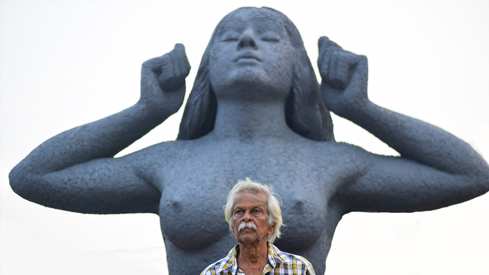 যক্ষীমূর্তি তৈরির আগে কুনিরামণের অবশ্য অন্য পরিকল্পনা ছিল। প্রথমে ভেবেছিলেন, কোনও পুরুষ মূর্তি তৈরি করবেন। কিন্তু ওই উদ্যান এবং তার পাশে সুবিশাল পাহাড় দেখে ভাবনায় বদল আনেন শিল্পী।