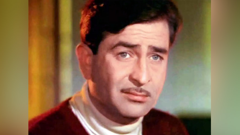 শুধু পৃথ্বীরাজই নন, রাজ কপূরের জন্মও পাকিস্তানে। তবে, ফয়সালাবাদে নয়, পৃথ্বীরাজ-পুত্র ১৯২৪ সালে পেশওয়ারে জন্মগ্রহণ করেন। বলিউডের ‘চ্যাপলিন’ হিসাবে খ্যাত ছিলেন তিনি।