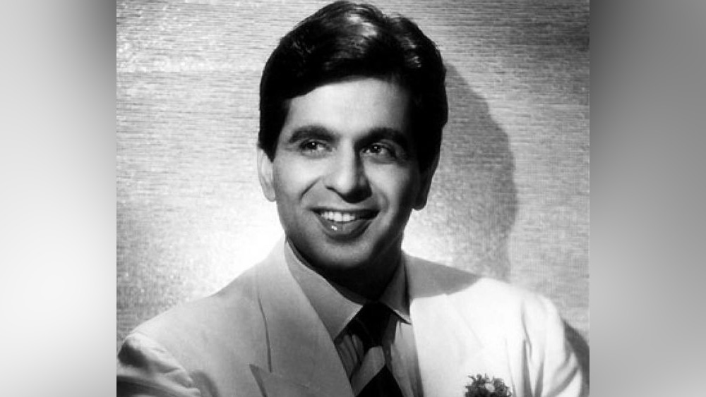 ‘মুঘল-এ-আজম’ ছবির আর এক অভিনেতা দিলীপ কুমারও ভারতে জন্মগ্রহণ করেননি। তাঁর আসল নাম মহম্মদ ইউসুফ খান। ১৯৪৪ সালে ‘জোয়ার ভাঁটা’ ছবির মাধ্যমে অভিনয়জগতে পা রাখেন দিলীপ। প্রথম কয়েকটি ছবি সে রকম প্রচার না পেলেও ১৯৪৭ সালে মুক্তি পাওয়া ‘নুর জাহান’ ছবিটি বক্স অফিসে সাফল্য এনে দিয়েছিল।