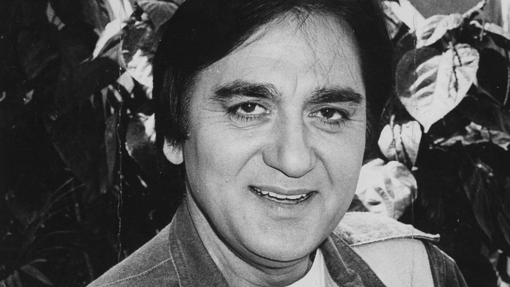 ১৯৬৮ সালে ‘পদ্মশ্রী’ সম্মানে ভূষিত পরিচালক, প্রযোজক ও অভিনেতা সুনীল দত্তও বলিউড তারকাদের মধ্যে অন্যতম। সাধারণত, পার্শ্বচরিত্র এবং দ্বৈতচরিত্রে অভিনয় করতেন তিনি। বড়পর্দায় ক্যামেরার পিছনেই তাঁকে বেশি দেখা যেত। শুধু ফিল্ম ইনডাস্ট্রির সঙ্গেই নয়, সক্রিয় রাজনীতিও করেছেন।