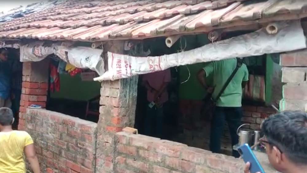 হাওড়ার দেউলপুরে অচিন্ত্যর বাড়ি।