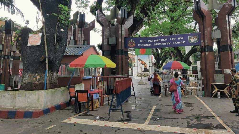 উত্তর ২৪ পরগনা ভেঙে হচ্ছে ইছামতী। মূলত বনগাঁ মহকুমাকে নিয়েই এই নতুন জেলা।