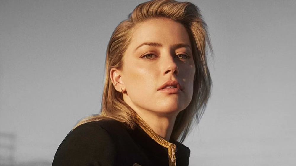 এই মামলা নিয়ে জলঘোলা হয় প্রচুর। আদালতেই অভিনেতার বিরুদ্ধে গুরুতর অভিযোগ এনেছিলেন অ্যাম্বার। দীর্ঘ দিন শুনানি চলার পর অবশেষে জনি ডেপ এই মামলায় জয় পেয়েছেন।