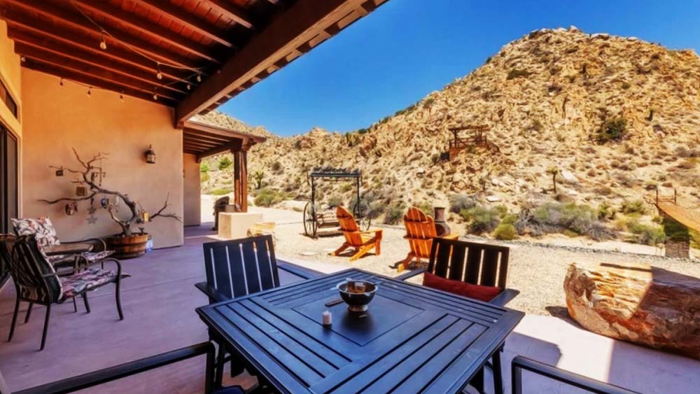 ক্ষতিপূরণের টাকা দিতেই তিনি দেউলিয়া হয়ে যাবেন। এই টাকা জোগাড় করতে ক্যালিফোর্নিয়ার মরুভূমির মাঝে তাঁর যে বাড়িটি ছিল, তা-ও বিক্রি করতে হয়েছে অভিনেত্রীকে।