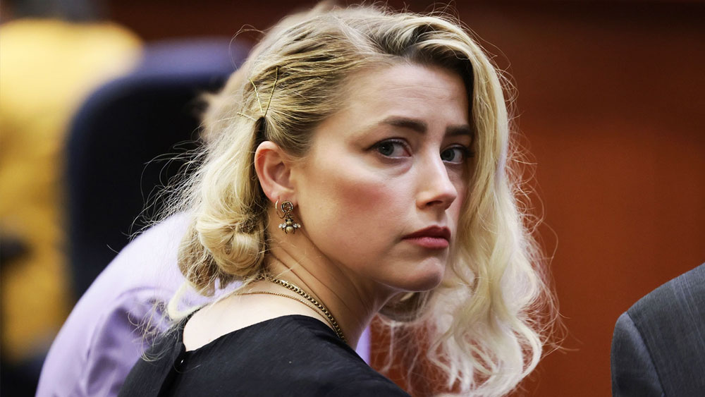 অভিনেত্রী আর কী ভাবে বাকি টাকা জোগাড় করবেন, তা নিয়ে প্রশ্ন উঠেছে। হলিউডের পরিচালকরা নাকি অ্যাম্বারকে আর কাজ দিতে চাইছেন না। এই মামলায় তিনিই নাকি ‘খলনায়িকা’।