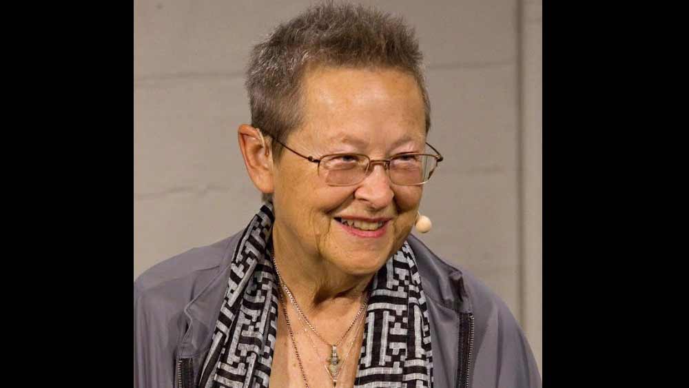 প্রায় প্রতিটি সভ্যতাতেই মহাপ্লাবনের বর্ণনা থাকায় অনেকেই মনে করেন, অতি প্রাচীন কালে সত্যিই মহাপ্লাবন ঘটেছিল। আধুনিক স্থলভাগের বিভিন্ন জায়গায় জলজন্তুর জীবাশ্ম পাওয়া যায়। এ থেকে আমেরিকার পুরাণ ও ইতিহাস বিশেষজ্ঞ আড্রিয়ান মেয়র মনে করেন, তুষার যুগের অন্তে কোনও প্লাবন সত্যিই ঘটেছিল। (সঙ্গের ছবিটি আড্রিয়ান মেয়রের)