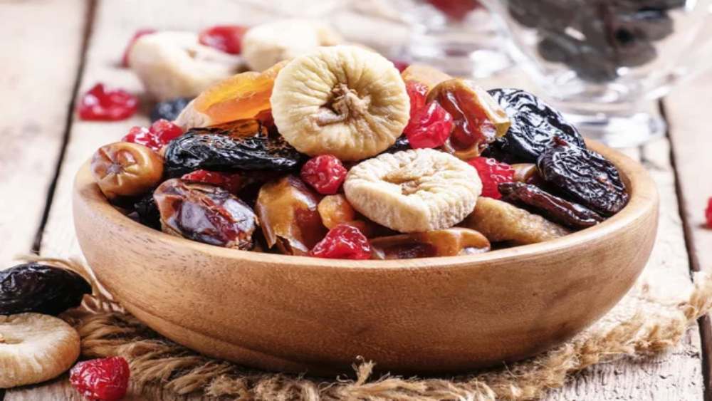 ওজন কমানোর জন্য হোক বা টুকটাক খিদে সামাল দিতে, ড্রাই ফ্রুটসের কদর বরাবরই বেশি। 