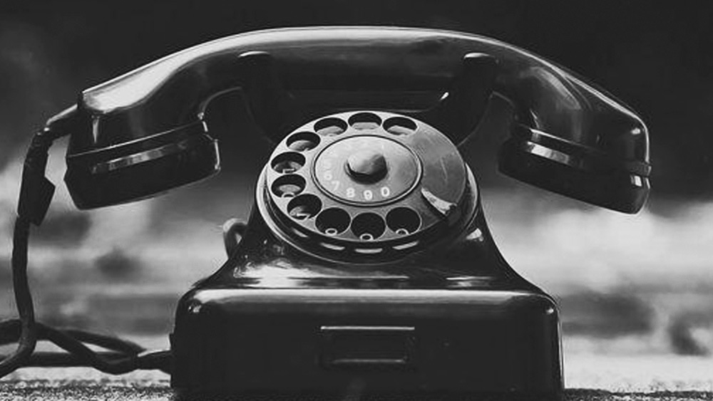 টেলিফোনের ঘণ্টি আর বাজবে না— মাস কয়েক আগে এক বুধবার ঠাকুরদার মৃত্যুর পর এই উক্তি করেছিলেন আশ্রয় শর্মা।