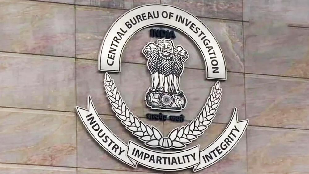 সে সময় ডিপার্টমেন্ট অব টেলিকমিউনিকেশনস (ডট)-এর এক আধিকারিক কেন্দ্রীয় গোয়েন্দা সংস্থার কাছে ফোন করে দাবি করেন, টেলিকম যন্ত্রপাতি সরবরাহ করার জন্য হায়দরাবাদের অ্যাডভান্সড রেডিয়ো মাস্টার্স (আর্ম) নামে এক সংস্থা-সহ ডটকে এক কোটি ৬৮ লক্ষ টাকা দিয়েছে টেলিকম মন্ত্রক। এবং এ সবই হয়েছে টেলিকমমন্ত্রী সুখরামের আমলে। নাম প্রকাশে অনিচ্ছুক ওই আধিকারিকের আরও দাবি ছিল, নিজের অভিযোগের সমর্থনে প্রমাণ রয়েছে তাঁর কাছে।