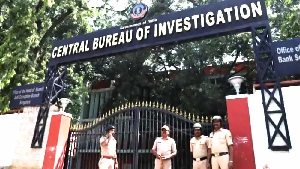 পাটালু রাওয়ের চমকে দেওয়া উত্থানের কাহিনি জানার পর ১৯৯৬ সালের মে-জুন মাস ধরে ফাইলের পর ফাইল তথ্য জোগাড় করে ফেলেছিলেন সিবিআইয়ের গোয়েন্দারা। সে সব তথ্যের বেশির ভাগই ছিল জটিল প্রযুক্তিগত শব্দে ভর্তি। যার অর্থ বোধগম্য করতে টেলিকম বিশেষজ্ঞদের সাহায্য নিতে হয়েছিল। তবু ধাঁধার সমাধান হচ্ছিল না।