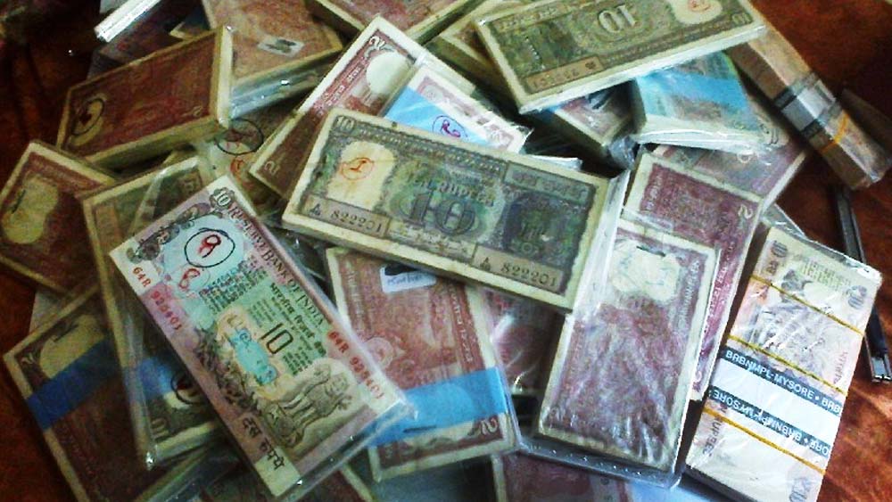 ১৯৮৯ সালের ফেব্রুয়ারিতে আর্ম নামে নিজের সংস্থাটি খোলেন তিনি। পরের বছর অর্থাৎ ১৯৯০-’৯১ সালে সাত কোটি টাকার টেলিকম যন্ত্রপাতি বিক্রি করেছিল আর্ম। তার পরের বছর বিক্রি ১৩ গুণ হয়ে ৯০ কোটিতে পৌঁছয়। ’৯৩-এ বিজয়নগর ইন্টিগ্রেটেড স্টিল প্ল্যান্ট গড়ার কথা ঘোষণা করেন। এত কম সময়ের মধ্যে আড়াই হাজার কোটি টাকার ওই বিনিয়োগের তথ্য পেয়ে চমকে যান সিবিআই গোয়েন্দারা।