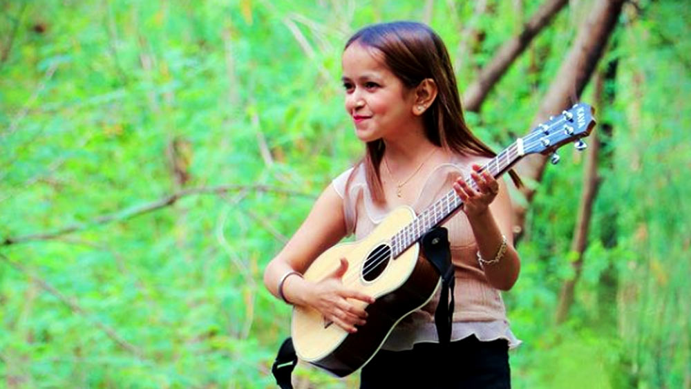 ২৫ বছরের হরবিন্দরের বেড়ে ওঠা জলন্ধরের আরমান নগর এলাকায়। বাবা শামসের সিংহ ট্র্যাফিক পুলিশ। মা ব্যস্ত থাকতেন সংসার সামলাতে।