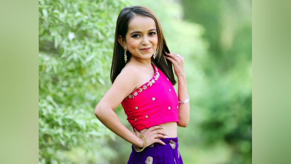 হরবিন্দর জানিয়েছেন, ছোটবেলা বেশ নিঃসঙ্গ কেটেছে তাঁর। তাঁর কথায়, ‘‘চতুর্থ শ্রেণিতে পড়ার সময় টের পাই যে, আর পাঁচটা বাচ্চার মতো আমার স্বাভাবিক বৃদ্ধি হচ্ছে না। তা নিয়ে হাসিঠাট্টার খোরাকও হতে হত। স্কুলের উঁচু ক্লাসে ওঠার সঙ্গে সঙ্গে সে সব বাড়তে থাকে।’’