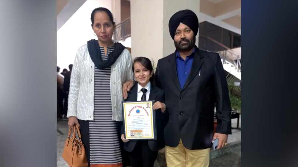 আইন নিয়ে ডিগ্রি লাভের পর জলন্ধরের বার অ্যাসোসিয়েশনের সহ-সভাপতি জগপাল সিংহ ধুপরের তত্ত্বাবধানে আদালতে প্র্যাকটিস শুরু করেন হরবিন্দর।