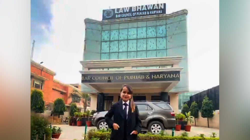 ফাঁপা বুলি নয়, অন্যদের দিকে সাহায্যের হাত বাড়াতে চান হরবিন্দর। তিনি জানিয়েছেন, বিশেষ ভাবে সক্ষমদের জন্য বিনা পারিশ্রমিকে আইনি সহায়তা দিতে চান তিনি। কেন?  হরবিন্দরের কথায়, ‘‘ওঁদের যন্ত্রণা উপলব্ধি করতে পারি।’’