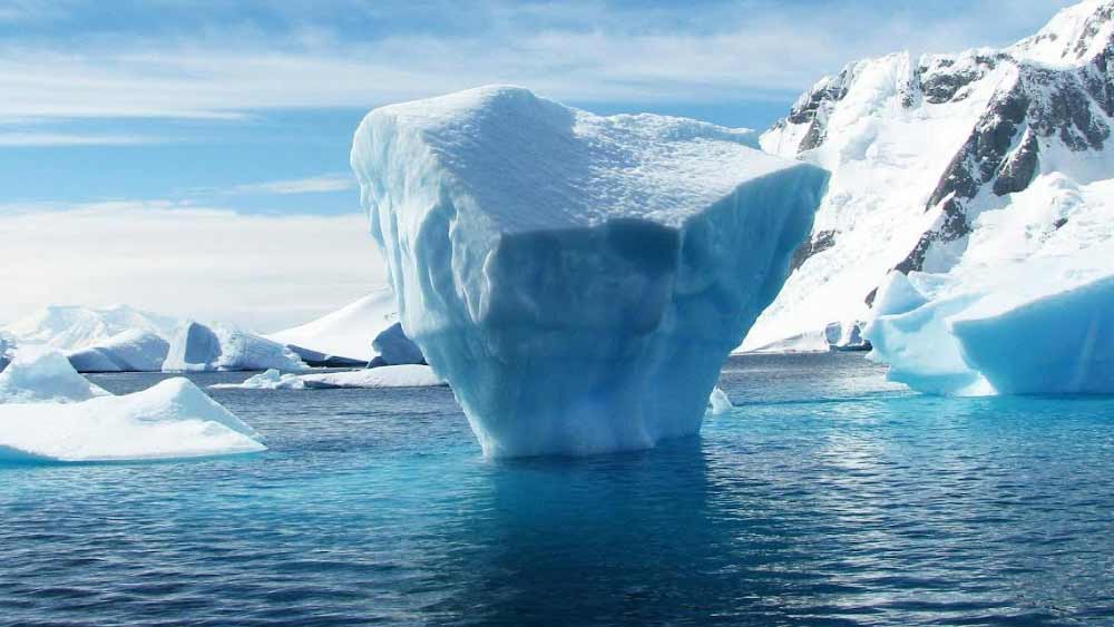 বিশ্ব উষ্ণায়ন এবং মেরুপ্রদেশে হিমবাহের গলনক্রিয়ার বৃদ্ধির ফলে বাড়ছে গোটা পৃথিবীরই জলস্তর। এই বৃদ্ধিই কি মহাপ্লাবনের আকৃতি নিতে পারে? নাসার একটি সমীক্ষা জানাচ্ছে যে, ২০৩০-এর দশকে আমেরিকার উপকূলবর্তী অঞ্চল বার বার প্লাবিত হতে পারে। সমুদ্রের জলস্তর এবং চাঁদের অবস্থানগত পরিবর্তন বন্যা পরিস্থিতির ঘন ঘন পুনরাবৃত্তি ঘটাতে পারে বলেই মত প্রকাশ করছে নাসার সমীক্ষা।