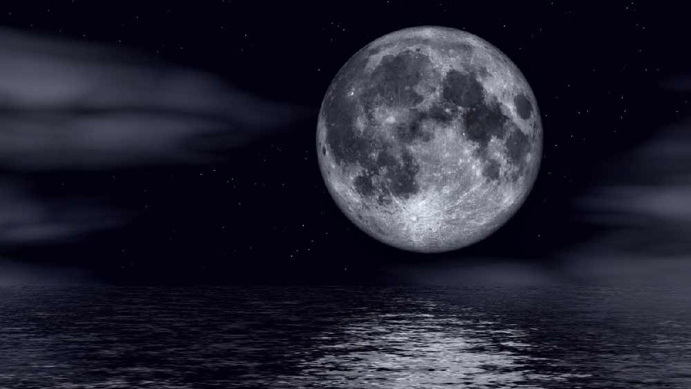 ইহুদি, খ্রিস্ট এবং ইসলামে সৃষ্টি ধ্বংসের কথা বলা হয়েছে। হিন্দু পুরাণে ‘কল্পান্ত’-এর বর্ণনায় পুরনো সৃষ্টি মুছে গিয়ে নতুন সৃজনের কথা বলা হয়। এই ‘মুছে যাওয়া’ বা ‘অ্যাপোক্যালিপ্স’ (পৃথিবী ধ্বংসের পূর্বাভাস)-ই কি ডেকে আনবে আর এক মহাপ্লাবন? ক্রমশ উত্তপ্ত হতে থাকা এই গ্রহে বাড়ছে জলস্তর। যে সব অঞ্চলে কখনও বন্যা হত না, সেই সব জায়গা ভাসছে প্রায়শই। নাসার বিজ্ঞানীকুল থেকে শুরু করে পরিবেশবিদবর্গ— সকলেই সাবধানবাণী শোনাচ্ছেন। ২০৩০-এর দশকেই নাকি দেখা যাবে আসন্ন বিপর্যয়ের সূত্রপাত।