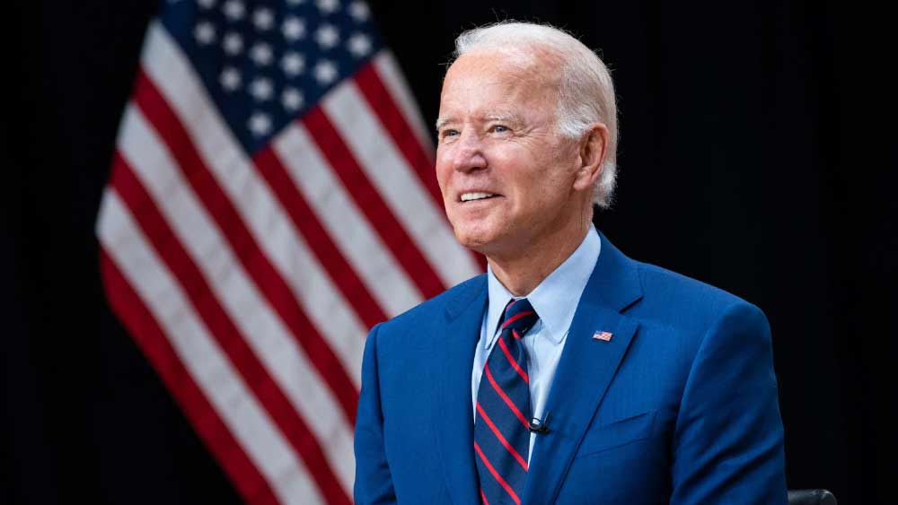 টুইটবার্তায় বাইডেন লিখেছেন, ‘যারা আমাদের ক্ষতি করতে চায়, তাদের থেকে আমেরিকার মানুষকে রক্ষা করার সঙ্কল্প ও ক্ষমতা প্রদর্শন জারি রেখেছে আমেরিকা।’ অন্য একটি টুইটে বাইডেন   লেখেন, ‘ন্যায়বিচার দেওয়া গেল।’