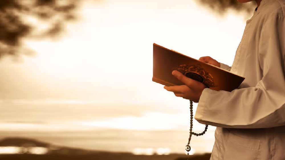 জওয়াহিরির যখন ১৫ বছর বয়স, তখন প্রথম তিনি ইসলামি মৌলবাদ গ্রহণ করেন। 