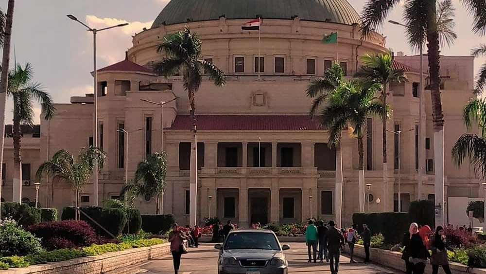 কায়রো বিশ্ববিদ্যালয়ের ফ্যাকাল্টি অব মেডিসিনে পড়াশোনা করেছিলেন জওয়াহিরি। পড়াশোনায় বরাবরই ভাল ছিলেন। ১৯৭৪ সালে স্নাতক হন তিনি।