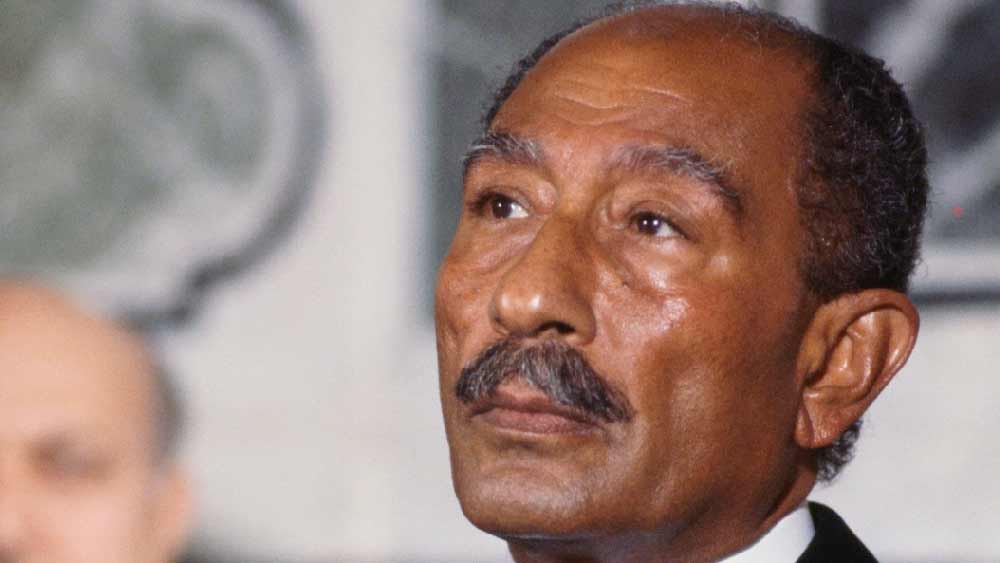 ১৯৮১ সালে জওয়াহিরি সম্পর্কে প্রথম শিহরিত হয়েছিল বিশ্ব। মিশরের প্রেসিডেন্ট আনোয়ার আল-সাদাতের হত্যা- পরবর্তী ঘটনায় যাঁদের গ্রেফতার করা হয়েছিল, তাঁদের মধ্যে ছিলেন জওয়াহিরি।   তাঁর আইনজীবী দাবি করেছিলেন, সেই সময়ে জেলের মধ্যে জওয়াহিরির উপর নির্মম অত্যাচার চালানো হয়েছিল।