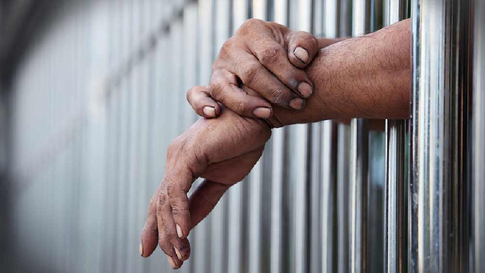 এর পর থেকেই একের পর এক হামলার ঘটনায় নাম জড়ায় তাঁর। বেআইনি ভাবে অস্ত্র রাখার অভিযোগে তিন বছর জেল হয় জওয়াহিরির।