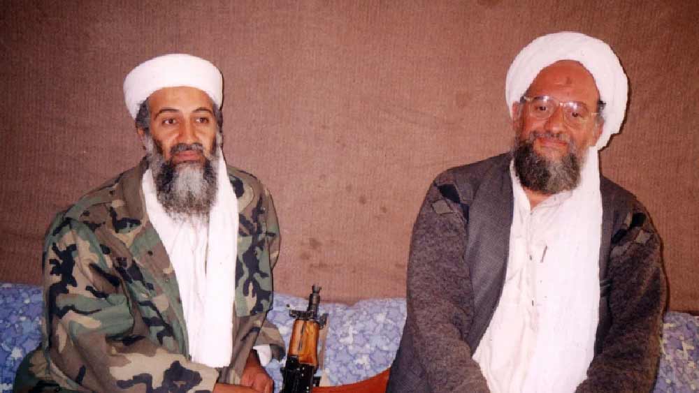 ১৯৮৫ সালে হজ করতে সৌদি আরব পাড়ি দিয়েছিলেন জওয়াহিরি। পরের বছর জেদ্দায় ওসামা বিন লাদেনের সঙ্গে তাঁর আলাপ হয়। পরবর্তী সময়ে লাদেনের ব্যক্তিগত উপদেষ্টা ও চিকিৎসক   ছিলেন তিনি। মুসলিম ব্রাদারগুড সংগঠনের হাত ধরে আল কায়দায় যোগ দিয়েছিলেন জওহাহিরি।