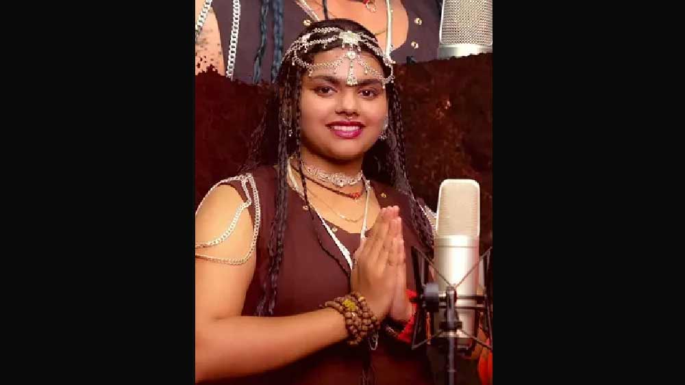 ওড়িশার কেওনঝড়ের বারবিলে এক ব্রাহ্মণ পরিবারে ২০০১ সালে জন্ম অভীলিপ্সার। তাঁরা দুই বোন।