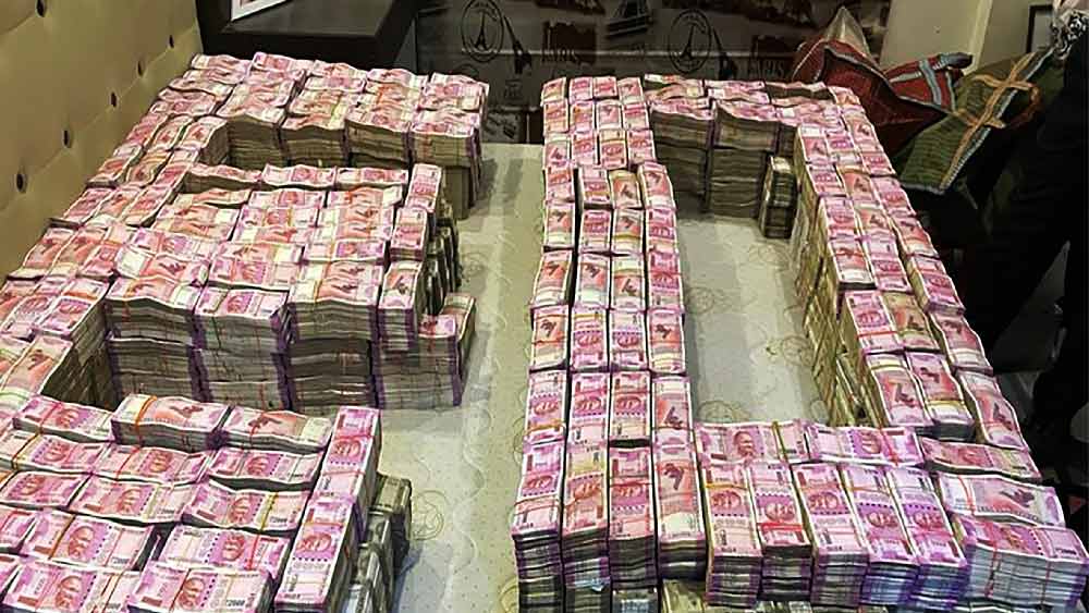 দেশের একাধিক নেতা-মন্ত্রীদের গ্রেফতারের পর থেকে একটাই প্রশ্ন উঠে আসছে, তা হলে কি সিবিআইয়ের থেকেও বেশি ক্ষমতা আছে ইডির?