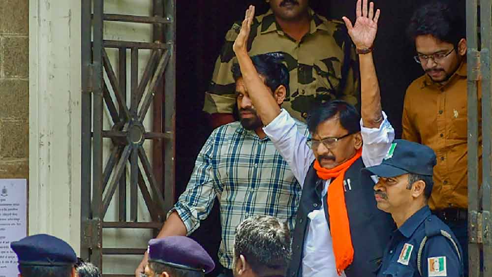 কোনও অভিযুক্ত ব্যক্তি বা সংস্থার বিরুদ্ধে প্রমাণ জোগাড় করতে ইডি আধিকারিকেরা বিনা বাধায় যে কোনও জায়গায় অবাধ যাতায়াত করতে পারেন।