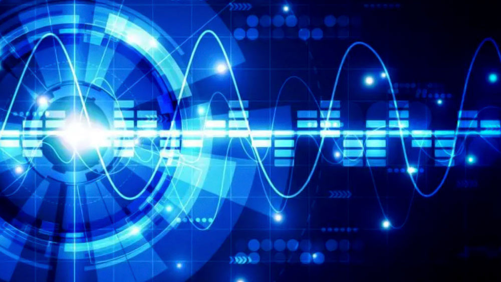 ২০১৪ সালে ৯০০ এবং ১৮০০ মেগাহার্ৎজ ২জি স্পেকট্রামের নিলাম শুরু হয়েছিল। কিন্তু, ২জি কেলেঙ্কারির পর সুপ্রিম কোর্ট ১৮০০ মেগাহার্ৎজ  স্পেকট্রাম বণ্টনের প্রক্রিয়ায় নিষেধাজ্ঞা জারি করে। সরকার ২জি স্পেকট্রাম নিলামের মাধ্যমে ৬১২ বিলিয়ন ডলার (ভারতীয় মুদ্রা অনুযায়ী, ৪৮০৮ কোটি ৮২ লক্ষ ৬ হাজার টাকা) উপার্জন করে।