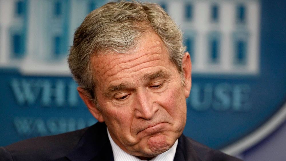 জর্জ বুশ: ২০০৮ সালের ১৪ ডিসেম্বর বাগদাদ গিয়েছিলেন জর্জ বুশ। তার ৩৭ দিন পরেই আমেরিকার প্রেসিডেন্ট পদে তাঁর মেয়াদ শেষ হবে। বুশকে লক্ষ্য করে নিজের দু’টি জুতো ছোড়েন এক ইরাকি সাংবাদিক। বিদায় সম্ভাষণ করে বলেন, ‘কুকুর’। বুশ অবশ্য প্রশাসকের মতোই দক্ষ হাতে সামলেছিলেন সেই অতর্কিত আক্রমণ। বলেছিলেন, ‘‘একটাই তথ্য দিতে পারব, জুতোর সাইজ হল ১০।’’ ইরাকের যুদ্ধের জন্য সে দেশের বাসিন্দারা বার বার দায়ী করেছেন বুশকে। তাদের দাবি, ওই যুদ্ধে মারা গিয়েছিলেন প্রায় পাঁচ লক্ষ মানুষ।