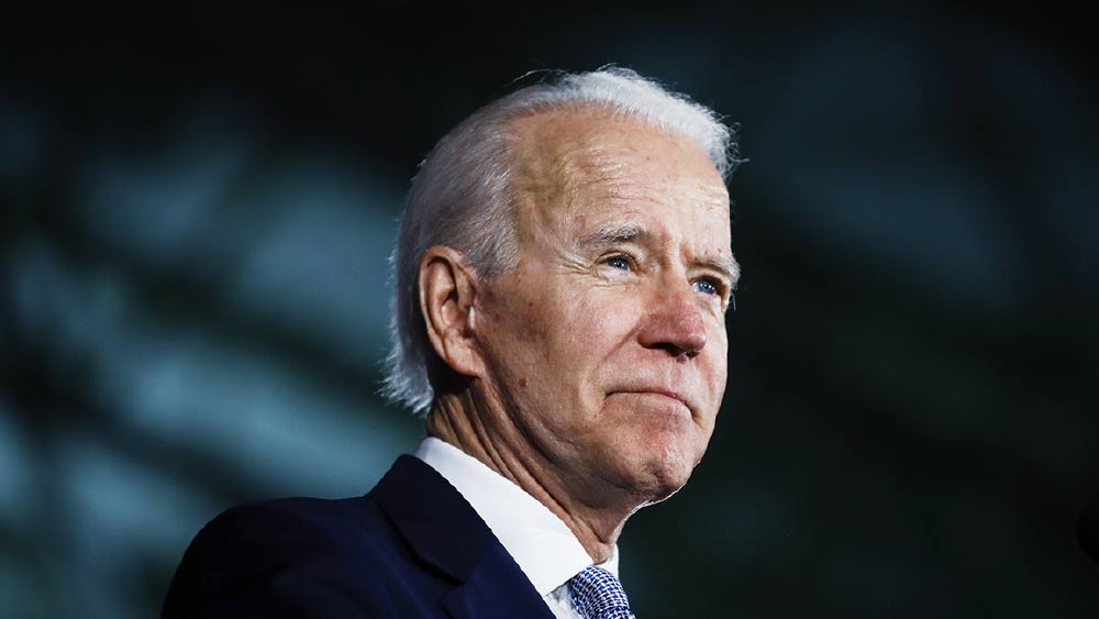 আল কায়দা প্রধান সেই জওয়াহিরিই নিহত হলেন লাদেন হত্যার ঠিক ১১ বছরের মাথায়। আফগানিস্তানের মাটিতে জওয়াহিরির এই মৃত্যুকে সন্ত্রাসবাদের বিরুদ্ধে অন্যতম সাফল্য হিসাবে দেখছে জো বাইডেনের সরকার।