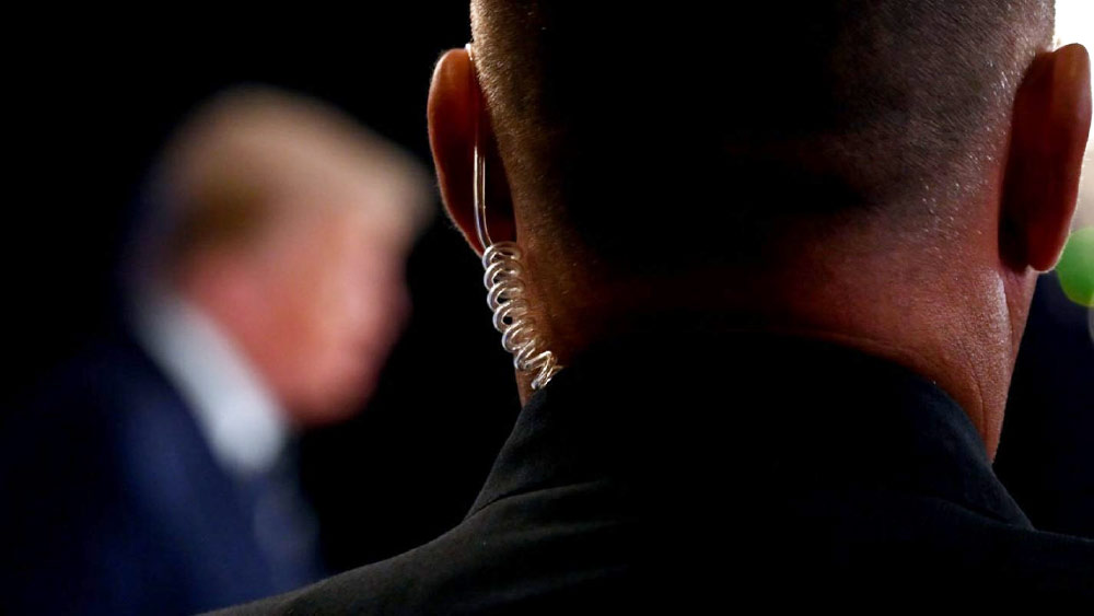  জওয়াহিরি কী করেন, কী খান, কোথায় যান— গত কয়েক মাস ধরে তাঁর জীবনযাপনের উপর নজর রাখছিলেন আমেরিকার গোয়েন্দারা। এ নিয়ে ওয়াশিংটনের কর্তাদের সঙ্গে নিয়মিত যোগাযোগও রাখতেন গোয়েন্দারা।