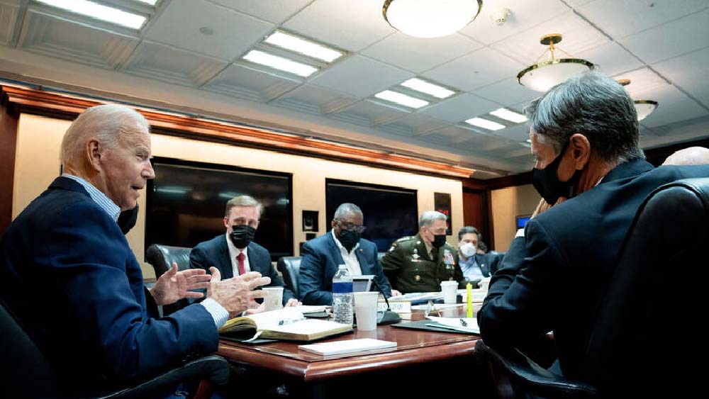 জওয়াহিরি কাবুলের যে অংশে রয়েছেন, অপারেশন চলাকালীন সেখানে যাতে আরও কোনও ক্ষয়ক্ষতি না ঘটে সেই দিকটি নিয়েও আলোচনা হয় ওয়াশিংটনের ওই বৈঠকে।