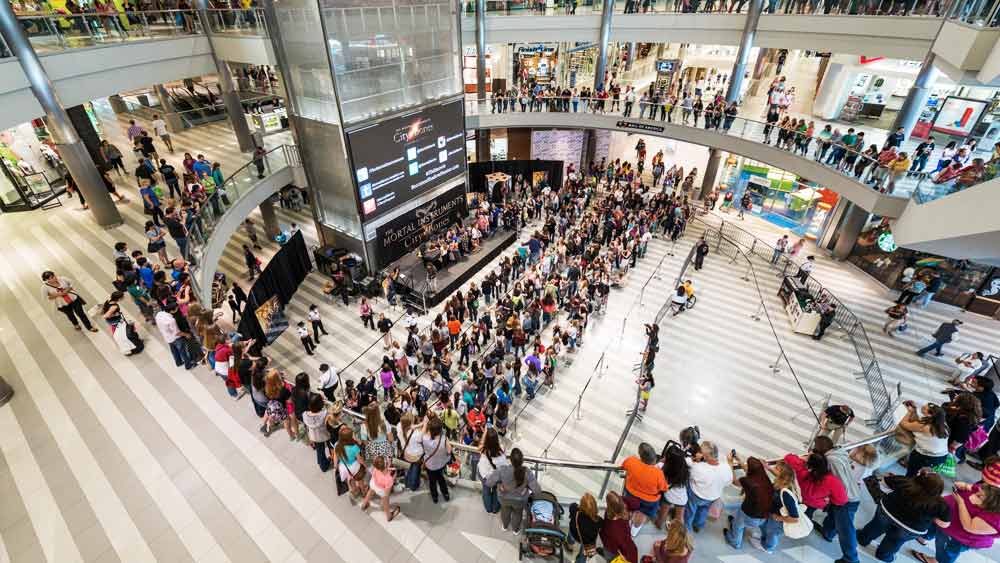 পর পর দুই ত্রৈমাসিকে আমেরিকার জিডিপিতে উদ্বেগজনক ভাবে পতন দেখা দিয়েছে। এর আগে অতিমারি আবহে অর্থনৈতিক মন্দার মুখোমুখি এসে দাঁড়িয়েছিল আমেরিকা। পরে সেই দেশের পক্ষ থেকে ঘোষণা করা হয় যে, তারা সেই মন্দা কাটিয়ে উঠেছে। তবে এই বার পর পর দুই ত্রৈমাসিকে জিডিপির পতনের ফলে একটাই প্রশ্ন বার বার উঠে আসছে। তা হলে কি আবারও অর্থনৈতিক মন্দার পথে রয়েছে বিশ্বের এই উন্নত দেশ?