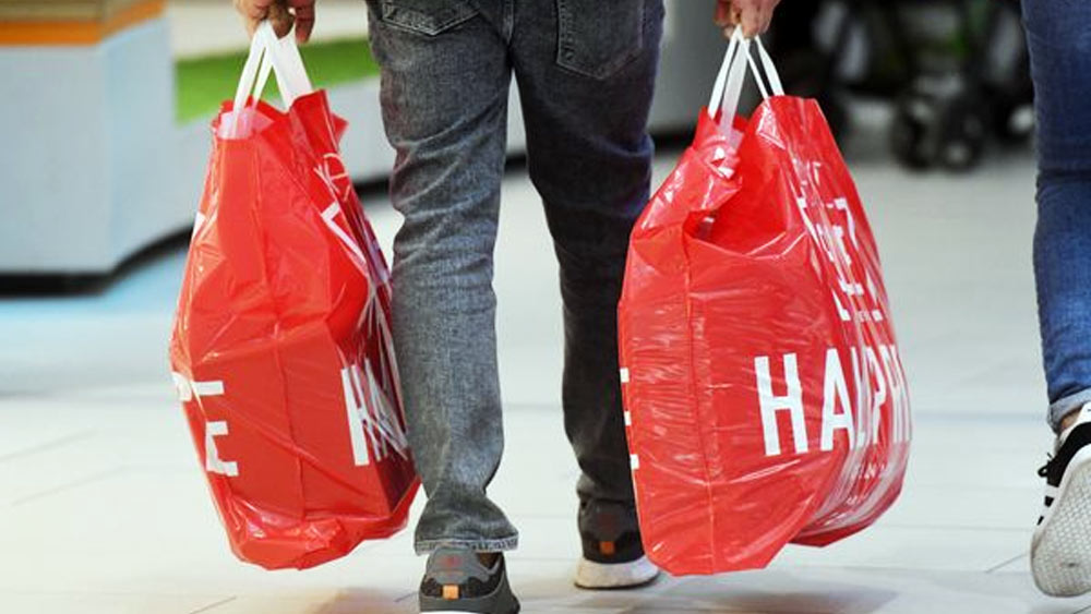 অ্যালান জানিয়েছেন, আমেরিকার পুরুষদের মধ্যে নতুন নতুন অন্তর্বাস কেনার ঝোঁক রয়েছে। বিশেষ কিছু ব্র্যান্ডের অন্তর্বাসের প্রতি রয়েছে তাঁদের বেশি দুর্বলতা। তবে সমীক্ষা অনুযায়ী, বিগত কয়েক মাসে সে দেশের পুরুষদের অর্ন্তবাস কেনার সংখ্যা অনেক কমেছে। আর তা দেখেই মন্দা আসার আশঙ্কা করছেন অর্থনৈতিক বিশেষজ্ঞরা।